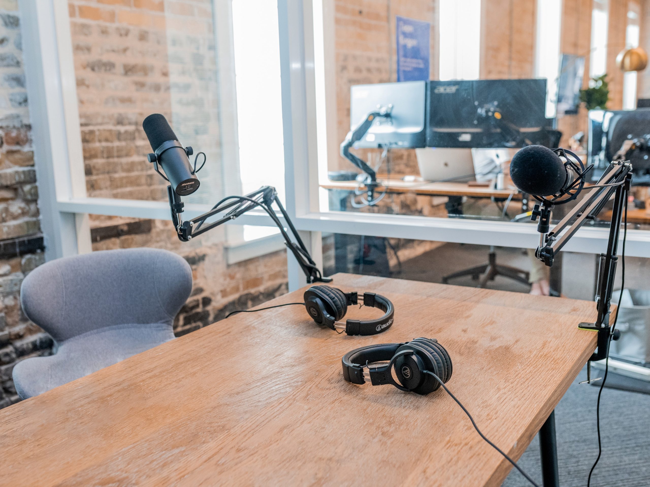 6 Products You Need to Start a Podcast 